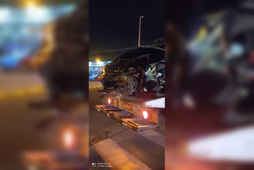 Camaro e Palio se envolvem em acidente na AV. Minas Gerais