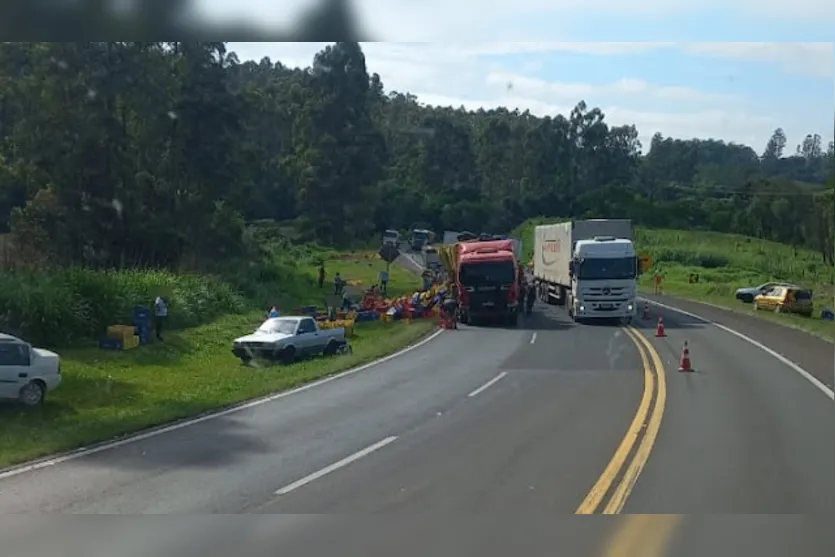 Carga de cerveja é saqueada na BR-376 em Ortigueira