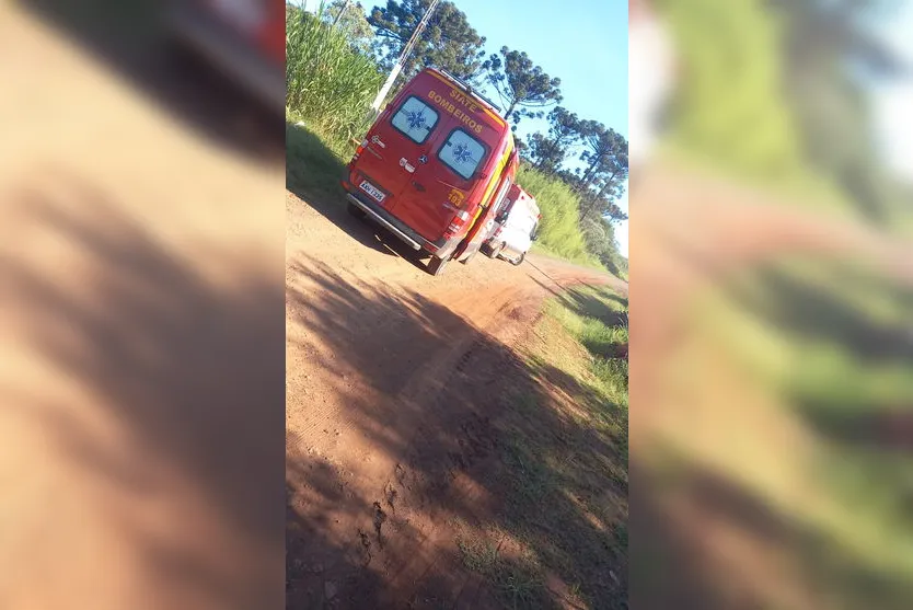 Carro cai em represa e três ficam feridos em Arapongas