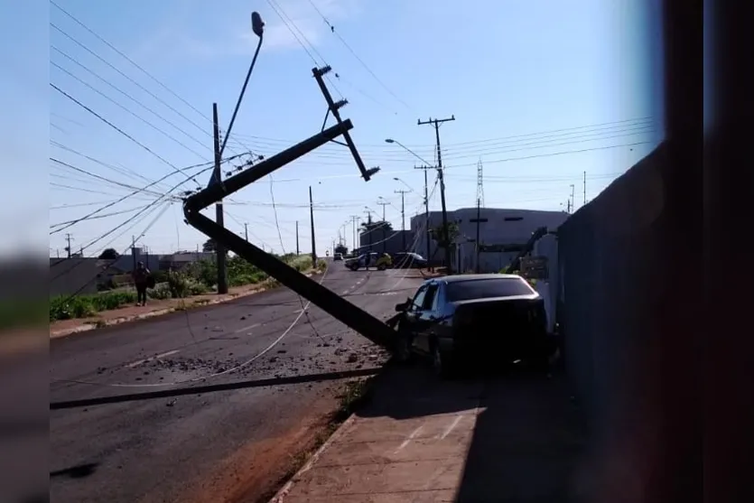 Casas ficam sem energia após acidente em Apucarana