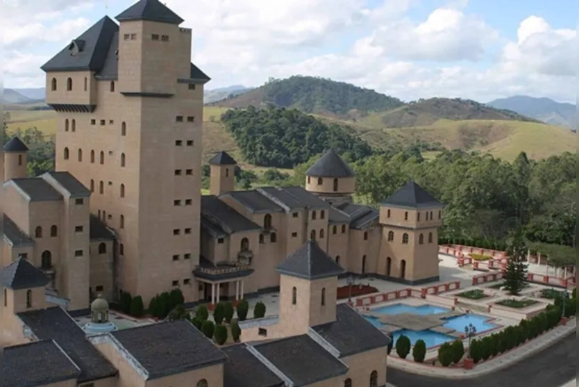 Castelo de 8 mil m² que pertencia a ex-deputado está à venda
