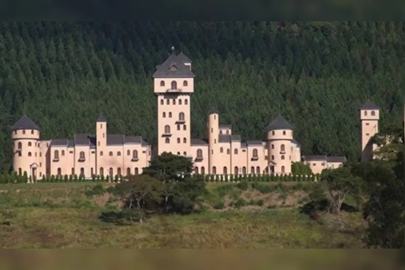 Castelo de 8 mil m² que pertencia a ex-deputado está à venda