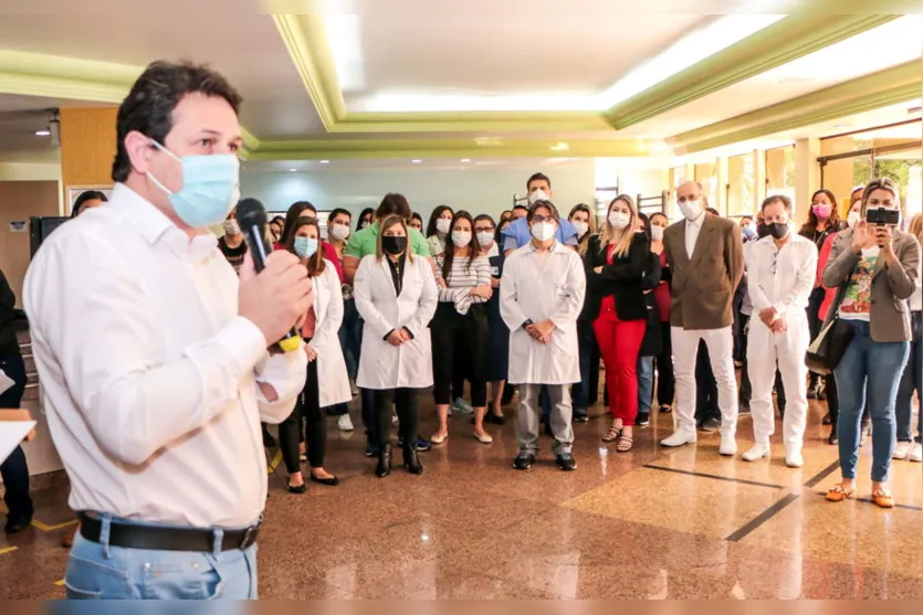 Cerimônia marca homenagem a médicos em Apucarana; veja