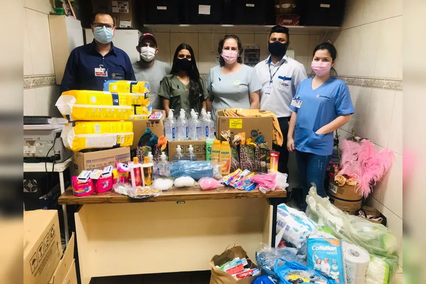 Ciclistas doam produtos à Oncologia do Providência