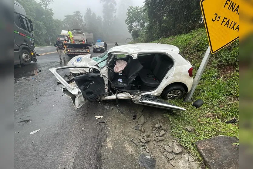 Colisão deixa motorista de prefeitura em estado grave