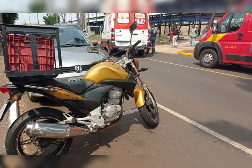 Colisão entre moto e bicicleta deixa pessoas feridas