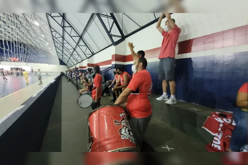 Com apoio da torcida, Apucarana empata e avança à semifinal