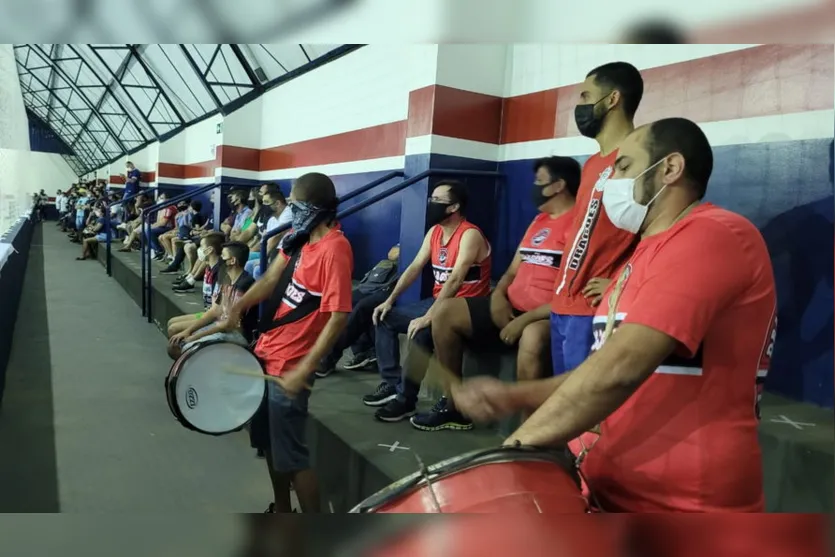 Com apoio da torcida, Apucarana empata e avança à semifinal