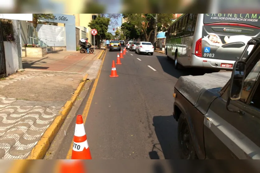 Engavetamento provoca danos e complica trânsito de Apucarana