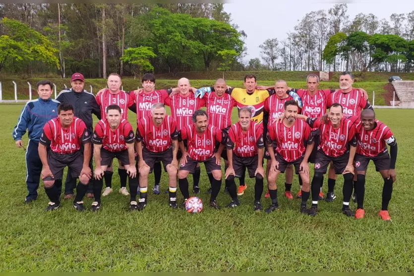 Equipes de Apucarana disputam vagas para a final de futebol