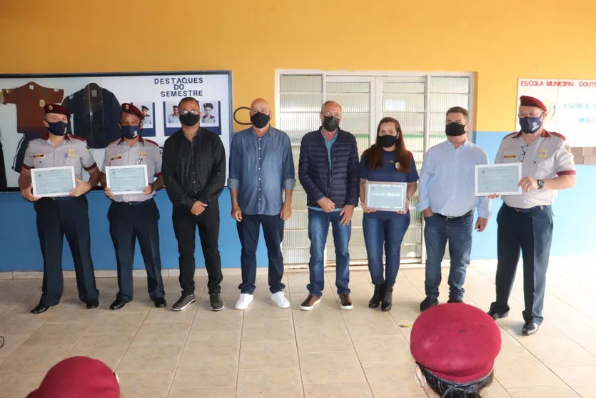 Escola Municipal Dra Maria Hercília recebe moção de aplausos