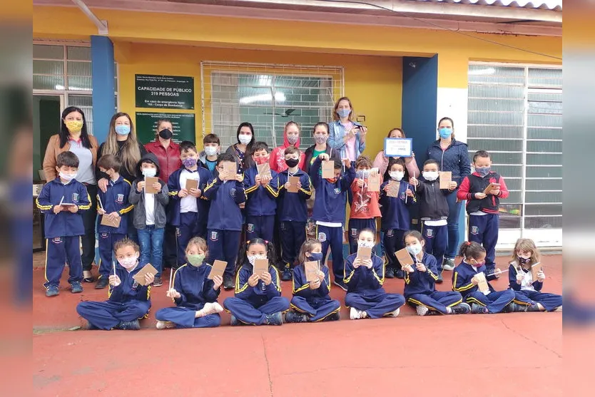 Escola Municipal Joarib Grilo recebe prêmio de concurso