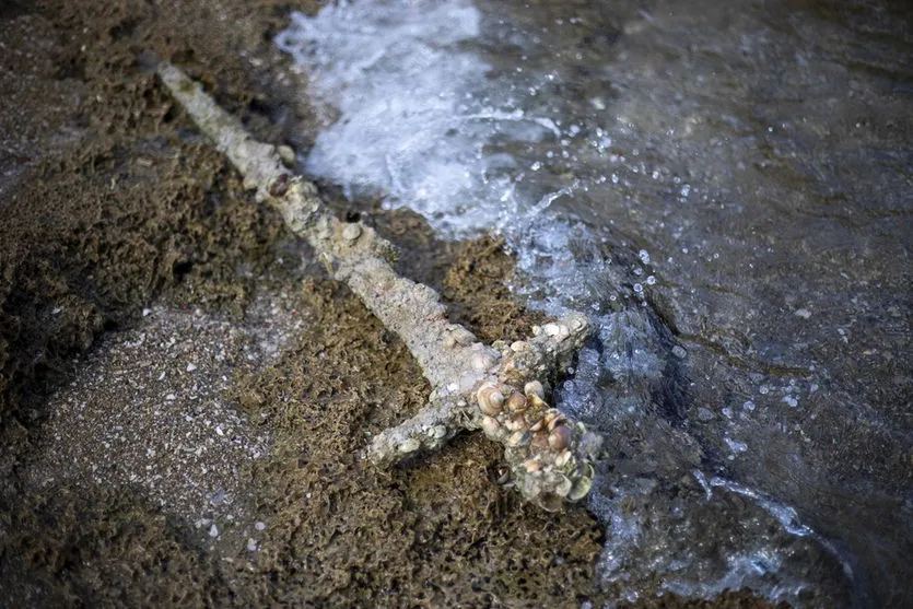 Espada que pode ter mais de 900 anos é encontrada em Israel