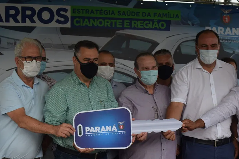 Estado entrega 26 veículos e assina convênio em Cianorte