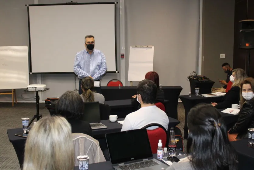 Fiocruz capacita profissionais da saúde no Paraná