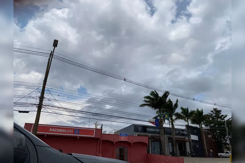 Forte vento deixa 3,4 mil domicílios sem luz em Apucarana