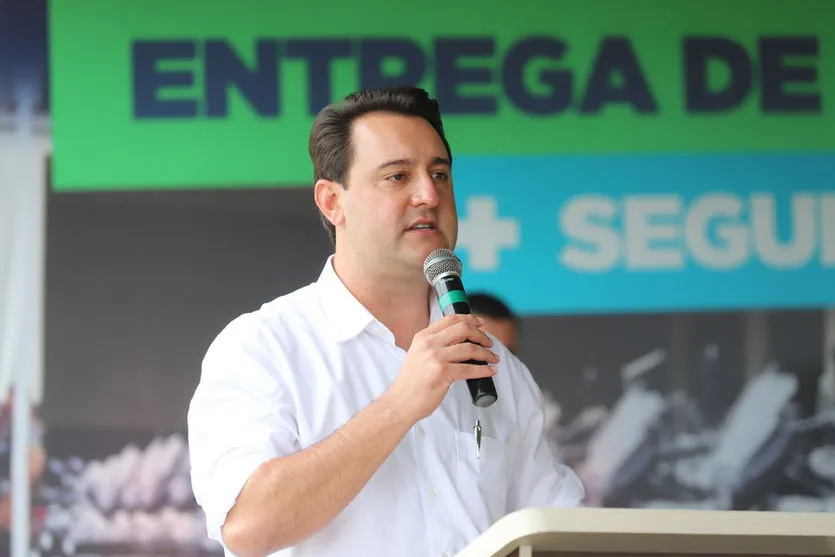 Governador entrega 155 motocicletas BMW para a PMPR