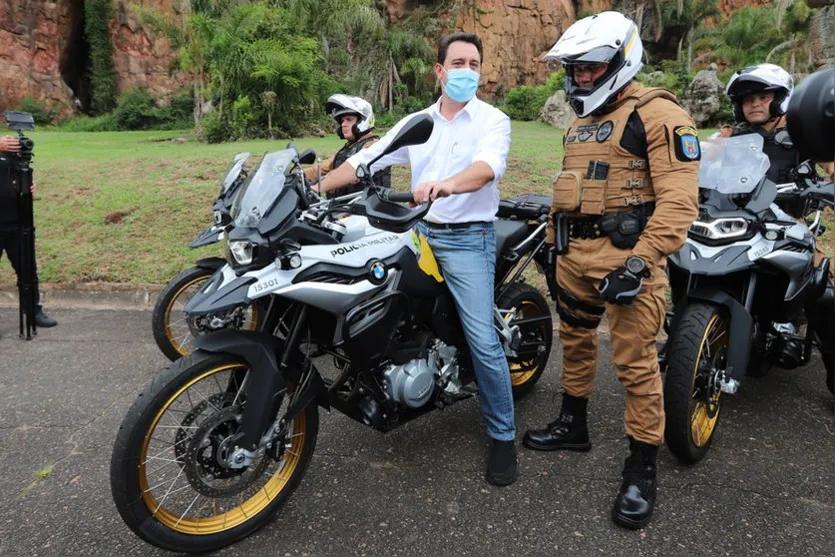 Governador entrega 155 motocicletas BMW para a PMPR