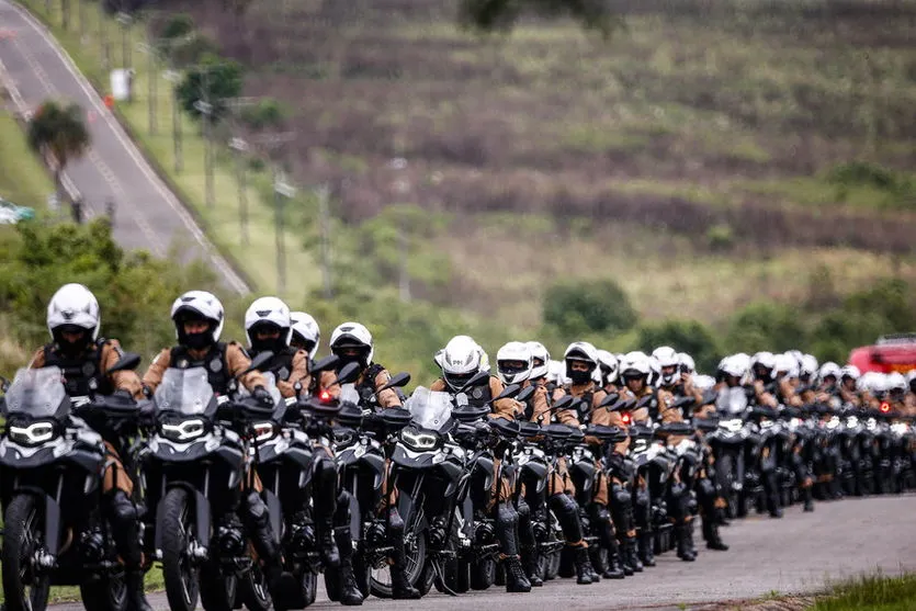 Governador entrega 155 motocicletas BMW para a PMPR