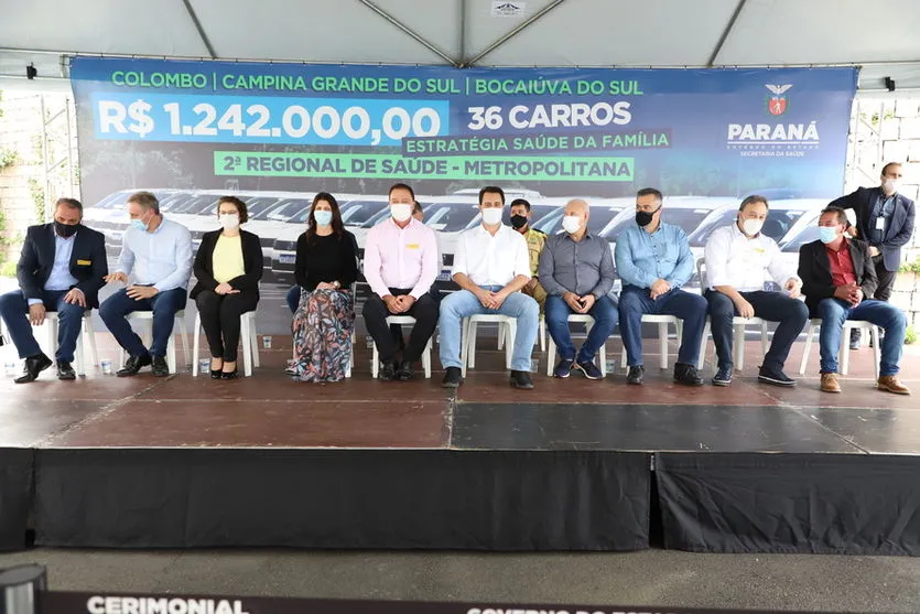 Governador entrega 36 carros da Saúde em cidades do PR