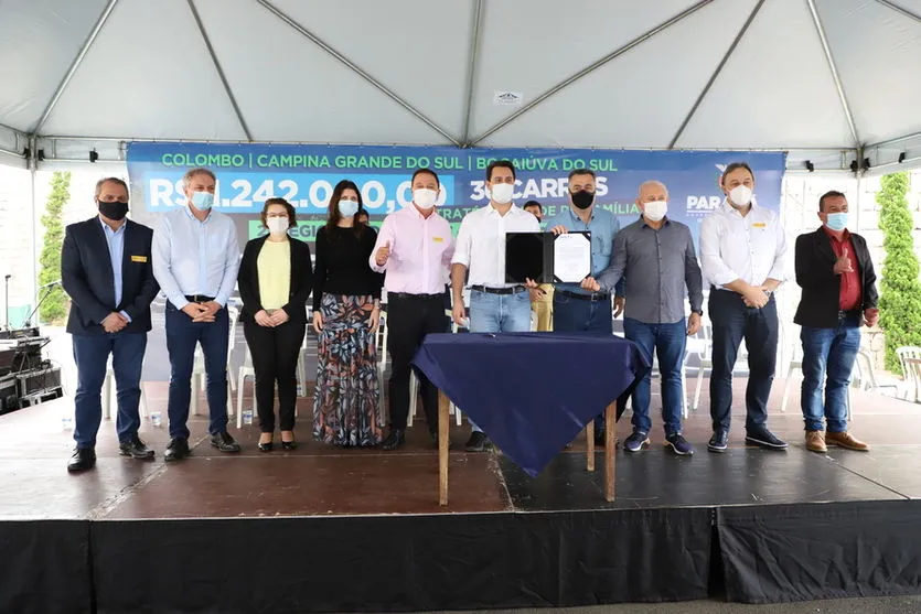 Governador entrega 36 carros da Saúde em cidades do PR