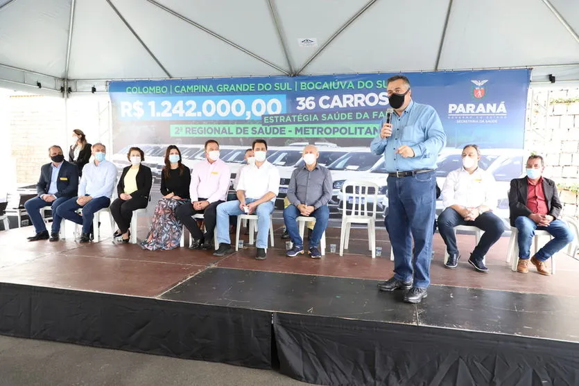 Governador entrega 36 carros da Saúde em cidades do PR