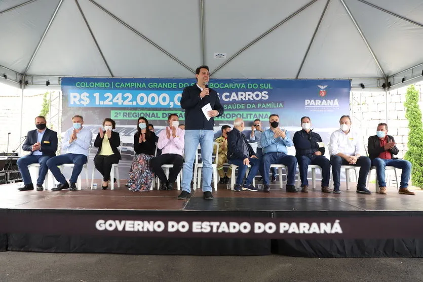 Governador entrega 36 carros da Saúde em cidades do PR