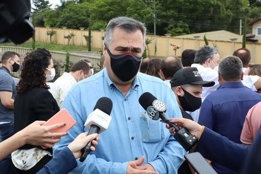 Governador entrega 36 carros da Saúde em cidades do PR