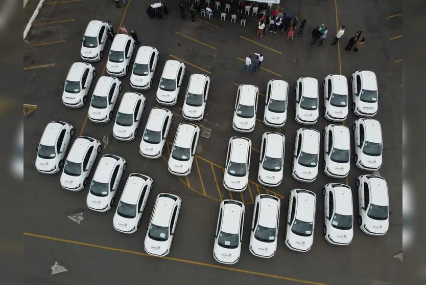 Governador entrega 36 carros da Saúde em cidades do PR