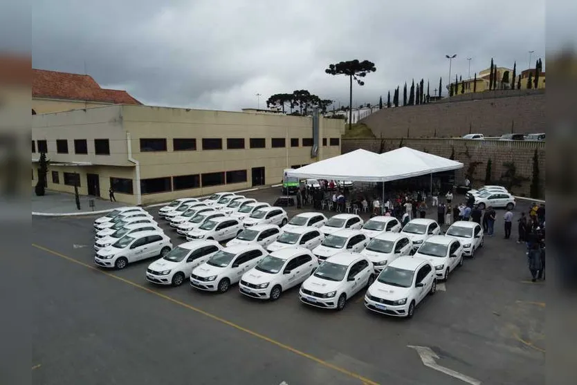 Governador entrega 36 carros da Saúde em cidades do PR