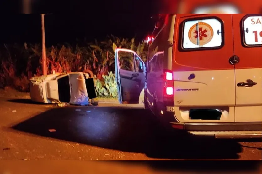 Homem com mandado de prisão em aberto capota carro no Pirapó