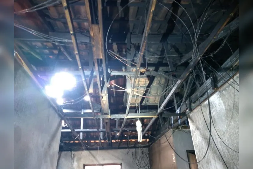 Homem é preso após incendiar casa e carro de ex-esposa