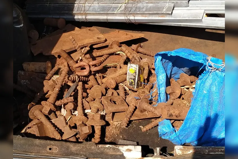 Homens são presos após furto de objetos de linha férrea