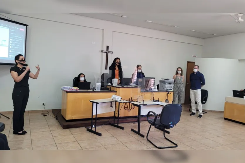 Intérpretes auxiliam em julgamento inédito em Arapongas