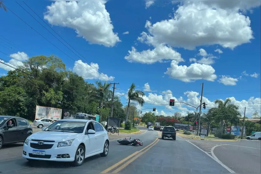 Jovem de 22 anos sofre queda de moto em Apucarana