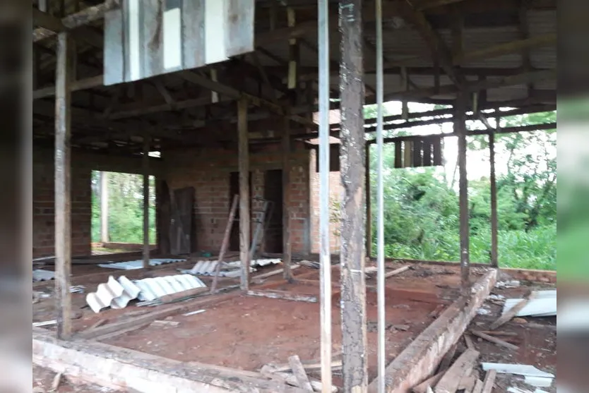 Madeiramento de casa é furtado na área rural de Apucarana