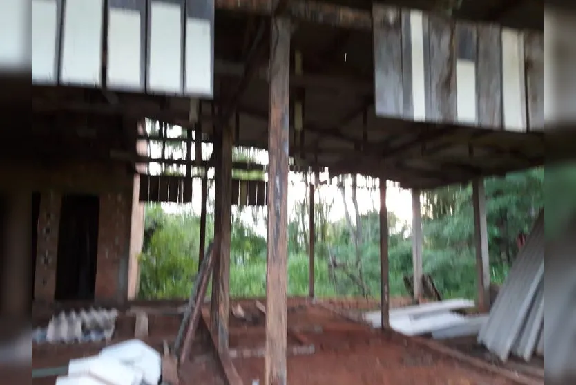 Madeiramento de casa é furtado na área rural de Apucarana