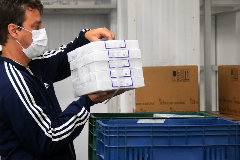 Mais de 176 mil vacinas contra a Covid-19 chegam ao Paraná