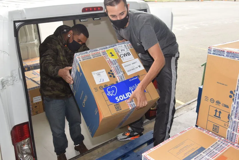 Mais de 176 mil vacinas contra a Covid-19 chegam ao Paraná