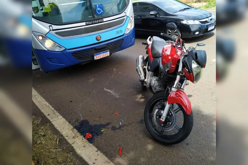 Motociclista é atendido pelo SAMU após acidente neste sábado