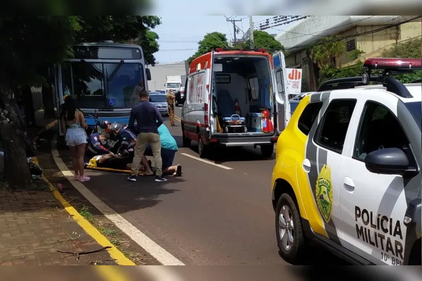 Motociclista é atendido pelo SAMU após acidente neste sábado