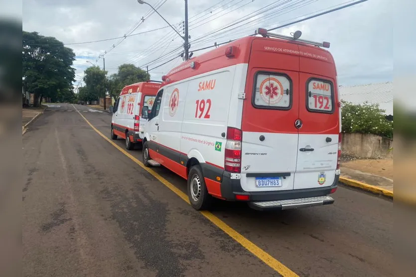 Motociclista fica ferido após atingir árvore na Vila Reis