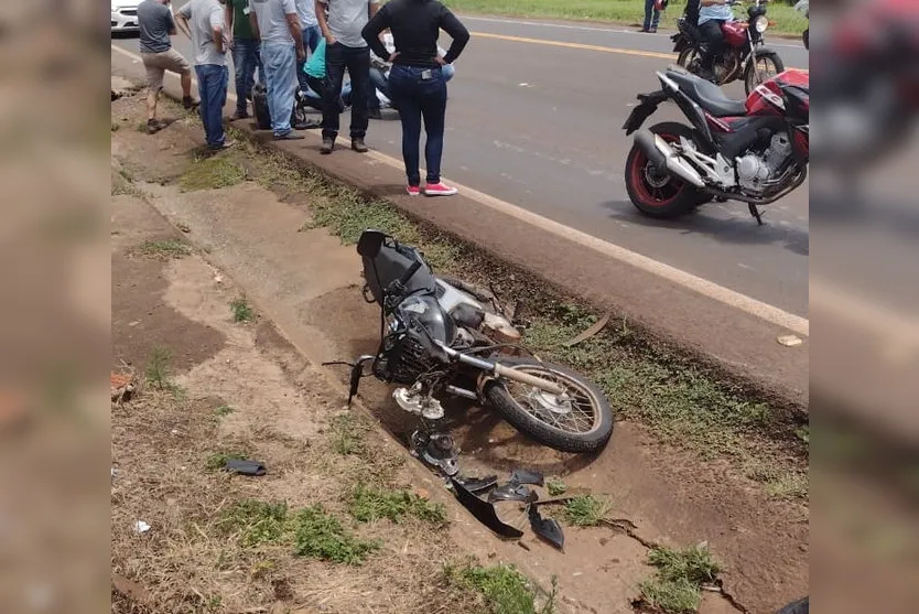 Motociclista fratura o fêmur em acidente na Av. Minas Gerais