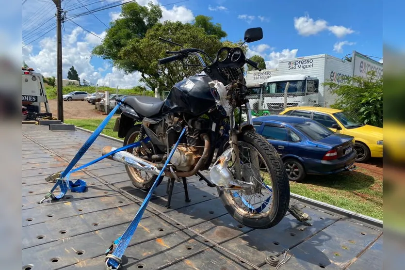 Motociclista fratura o fêmur em acidente na Av. Minas Gerais