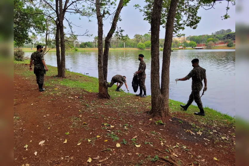 Mutirão de limpeza é realizado no Parque Jaboti; veja
