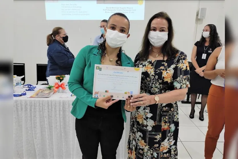 NRE homenageia professores e alunos após olimpíada