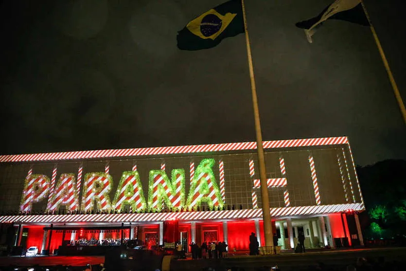 Natal no Palácio Iguaçu reúne milhares de pessoas