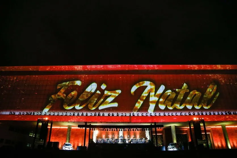 Natal no Palácio Iguaçu reúne milhares de pessoas