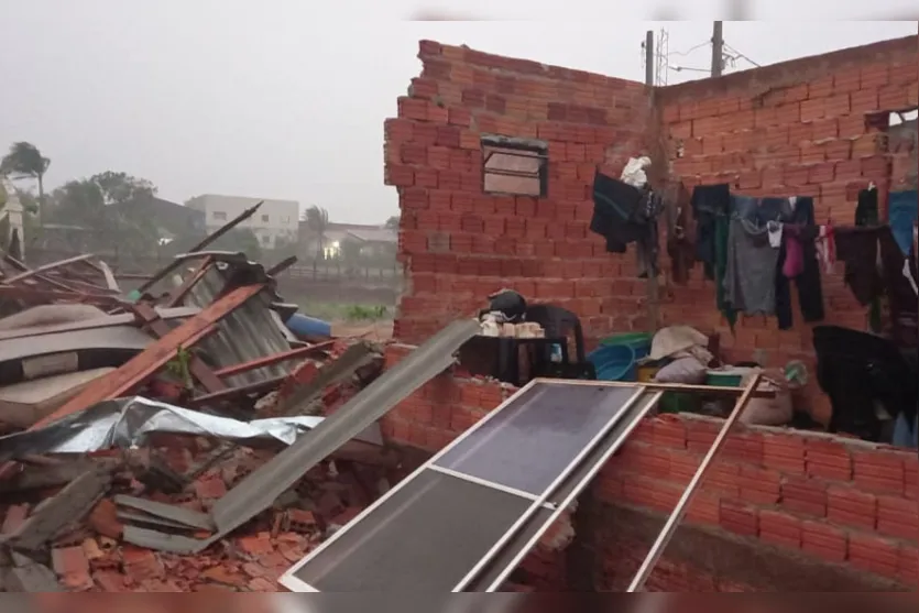  No Residencial Paulo Lopes Dias, a moradora que  trabalha com reciclagem   perdeu tudo. 