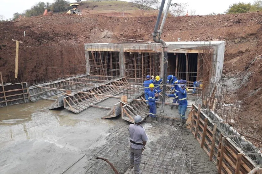 Obra irá melhorar drenagem em rodovia de Godoy Moreira